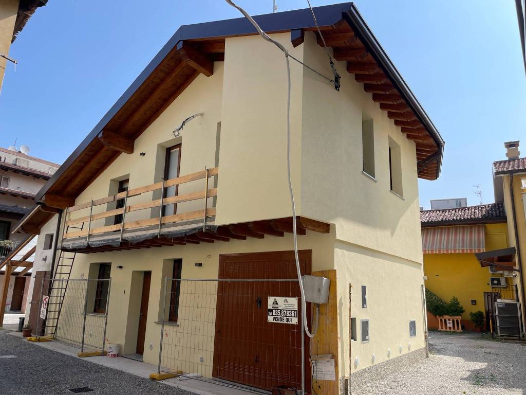 casa indipendente in vendita a Verdello