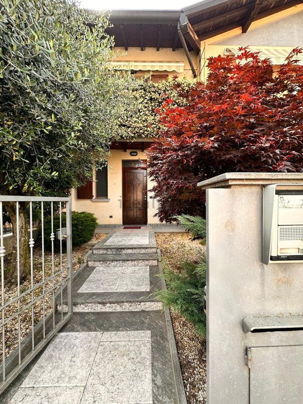 casa indipendente in vendita a Verdello