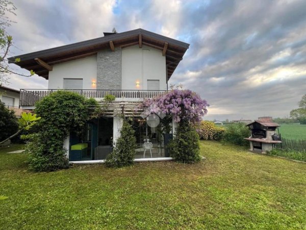 casa indipendente in vendita a Verdello