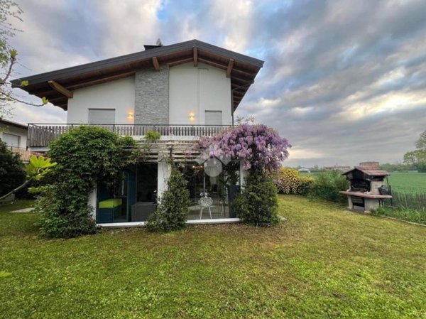 casa indipendente in vendita a Verdello