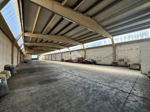 locale commerciale in vendita a Verdello