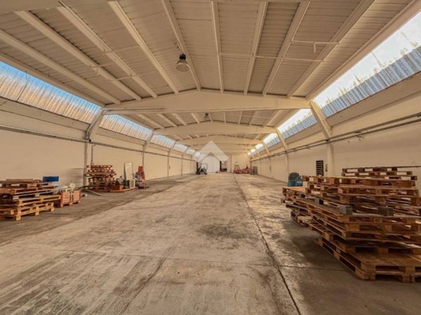 locale commerciale in vendita a Verdello