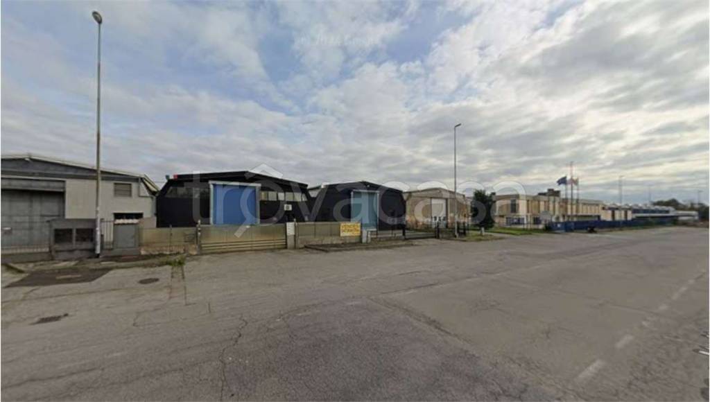 locale commerciale in vendita a Verdello