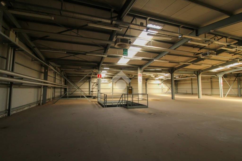 locale commerciale in vendita a Verdello