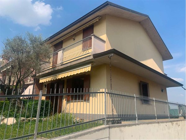 casa indipendente in vendita a Verdello