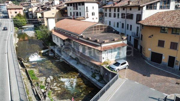 locale commerciale in vendita a Vertova