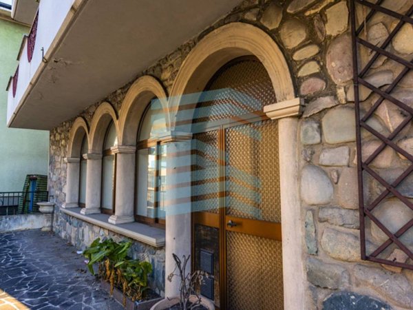 casa indipendente in vendita a Vertova