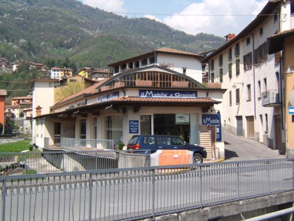 negozio in vendita a Vertova