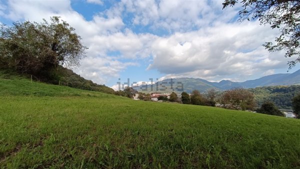 terreno edificabile in vendita a Vertova
