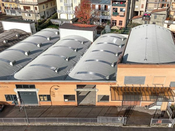 locale commerciale in vendita a Vertova