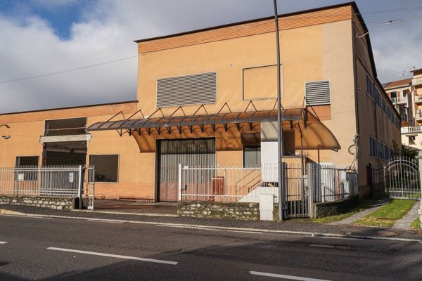 capannone in vendita a Vertova