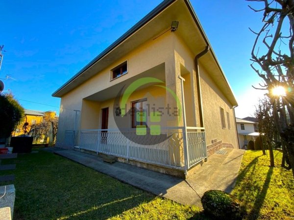casa indipendente in vendita a Vertova