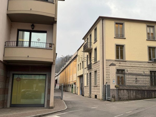 capannone in vendita a Vertova