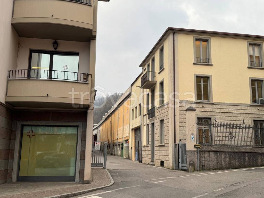negozio in vendita a Vertova