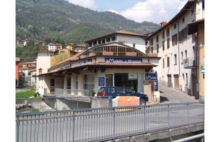 negozio in vendita a Vertova