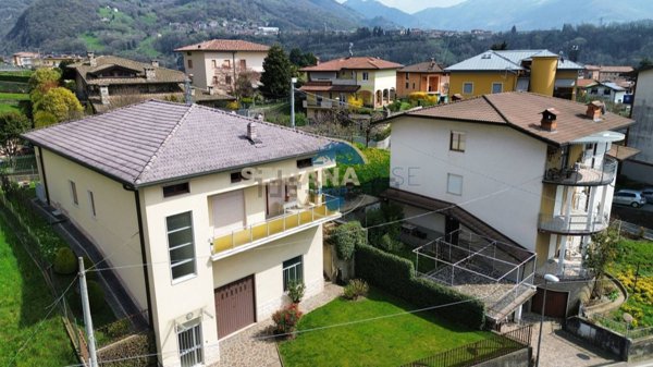 casa indipendente in vendita a Vertova