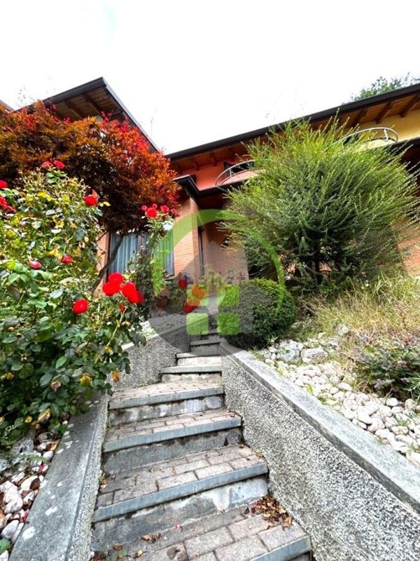 casa indipendente in vendita a Vertova