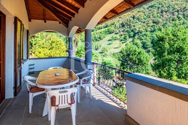 casa indipendente in vendita a Viadanica in zona Colognola