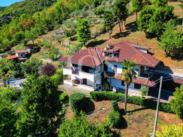 casa indipendente in vendita a Viadanica in zona Colognola