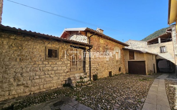 casa indipendente in vendita a Viadanica