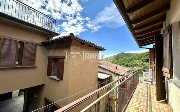 casa indipendente in vendita a Viadanica