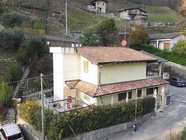 casa indipendente in vendita a Viadanica