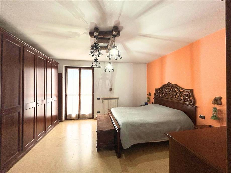 casa indipendente in vendita a Viadanica in zona Pietra
