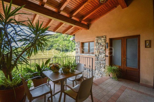 casa indipendente in vendita a Viadanica in zona Pietra