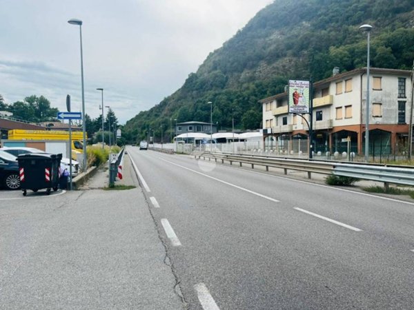 negozio in vendita a Vigano San Martino