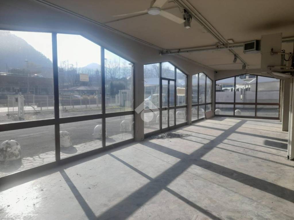 locale commerciale in vendita a Vigano San Martino