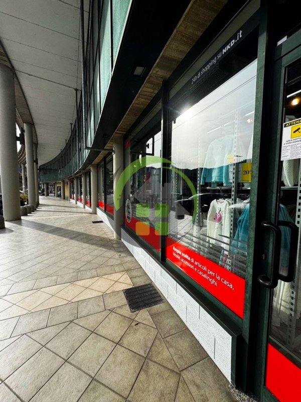 locale commerciale in vendita a Vigano San Martino