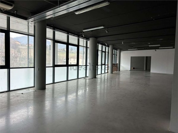 locale commerciale in vendita a Vigano San Martino