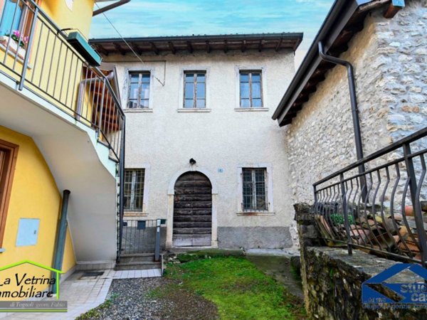 esavano in vendita a Vigano San Martino