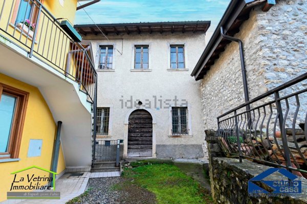 esavano in vendita a Vigano San Martino