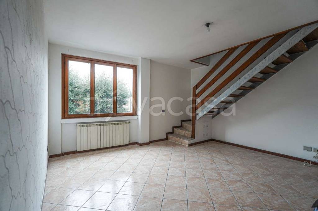 appartamento in vendita a Villa d'Adda in zona Rossera