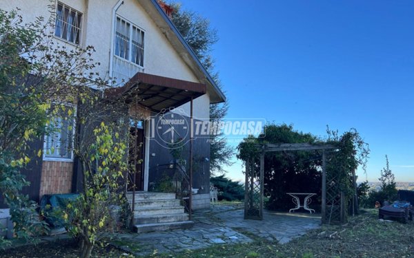 casa indipendente in vendita a Villa d'Adda in zona Valle