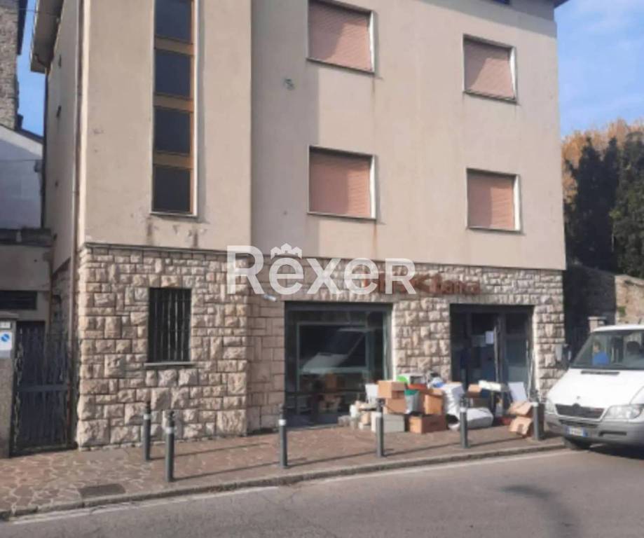 casa indipendente in vendita a Villa d'Adda in zona Rossera