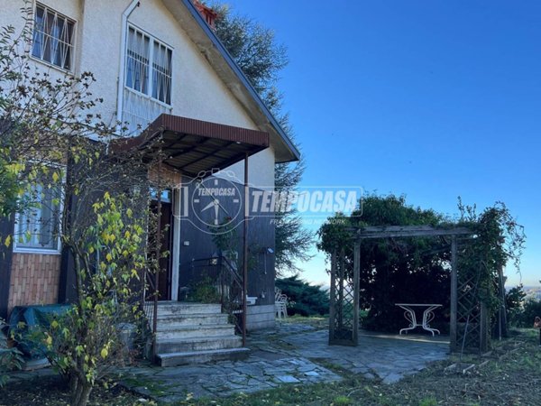 casa indipendente in vendita a Villa d'Adda in zona Valle