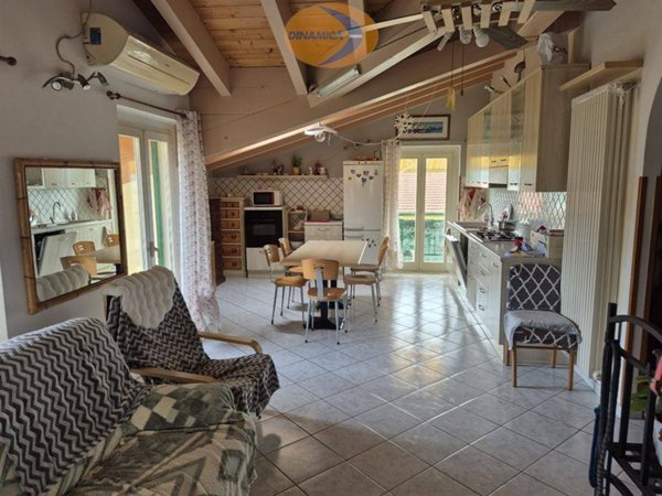 casa indipendente in vendita a Villa d'Adda in zona Rossera