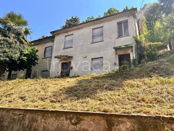 casa indipendente in vendita a Villa d'Adda in zona Alzata