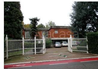casa indipendente in vendita a Villa d'Adda in zona Rossera