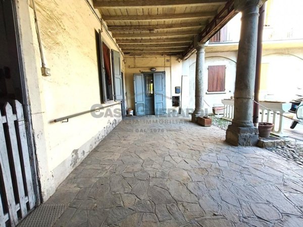casa indipendente in vendita a Villa d'Adda in zona Rossera