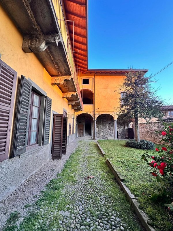 villa in vendita a Villa d'Adda in zona Rossera