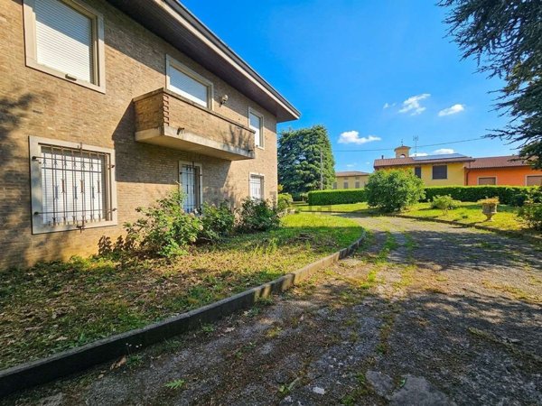 casa indipendente in vendita a Villa d'Adda in zona Rossera