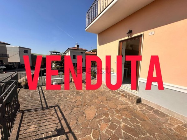 appartamento in vendita a Villa d'Adda in zona Alzata