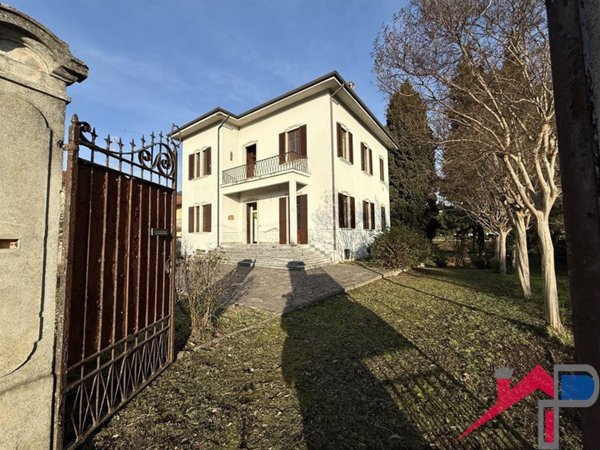 casa indipendente in vendita a Villa d'Adda in zona Alzata