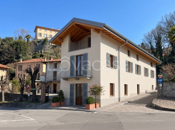 appartamento in vendita a Villa d'Adda in zona Rossera