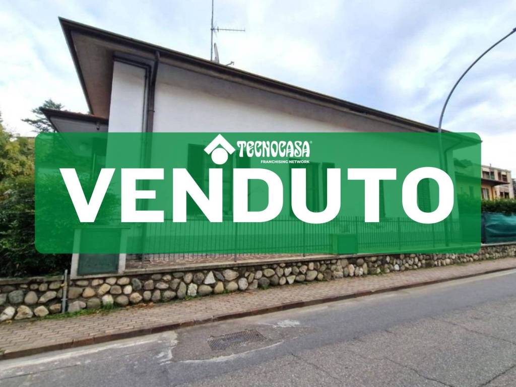 casa indipendente in vendita a Villa d'Adda in zona Rossera