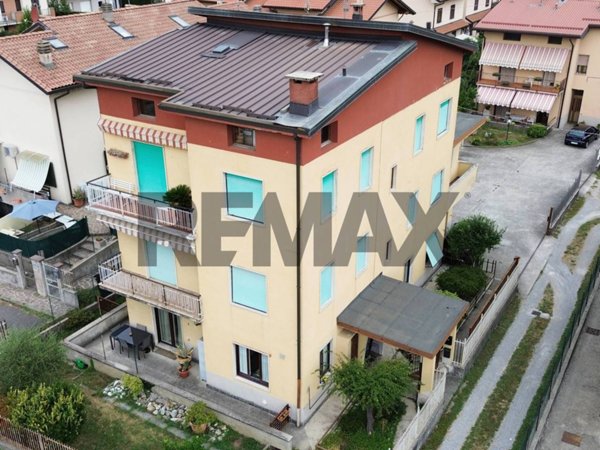 appartamento in vendita a Villa d'Adda in zona Rossera