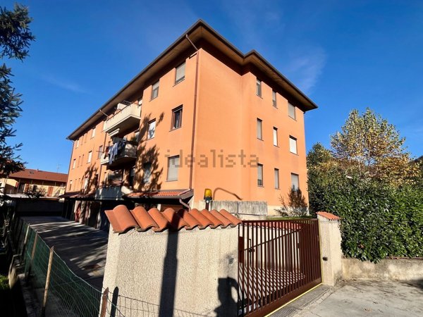 appartamento in vendita a Villa d'Adda in zona Rossera